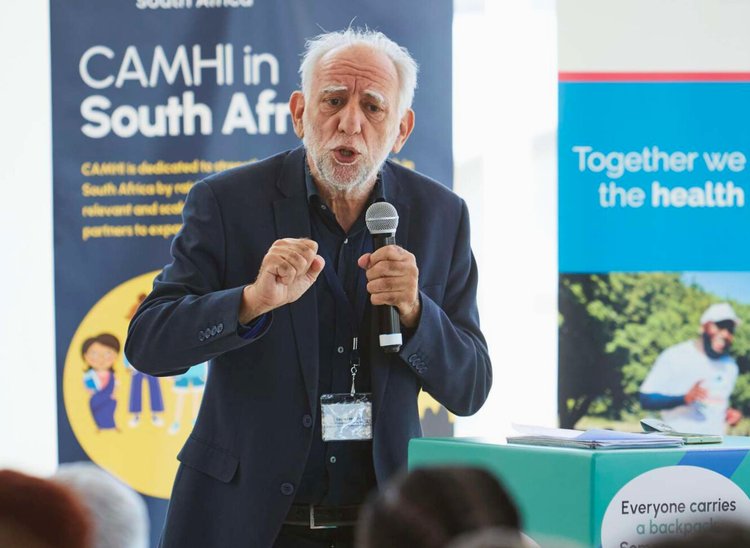 O Διευθυντής του Προγράμματος Νεανικής Συμμετοχής YES, Γιώργος Μόσχος, παρουσιάζει για τη σημασία της συμπερίληψης των φωνών των νέων στις αποφάσεις ψυχικής υγειας που τους αφορούν