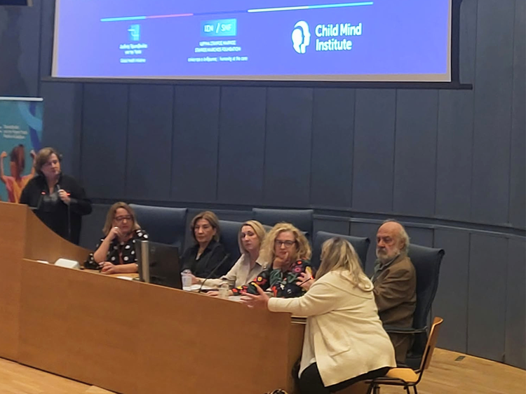 Aπό αριστερά: Λίλιαν Αθανασοπούλου, Άννα Ψυρροπούλου, Δήμητρα Χατζή, Παρασκευή Τσιπροπούλου, Νίκος Ζηλίκης, Χριστίνα Ρούση.